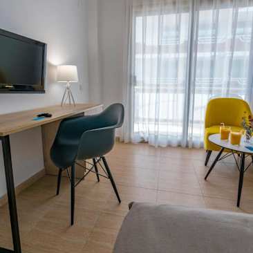 DWO Sirius - Adults Only